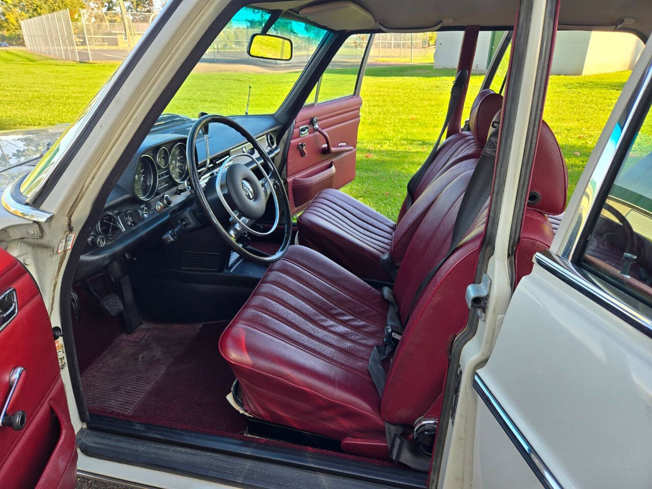 1972 Mercedes-Benz 220 5