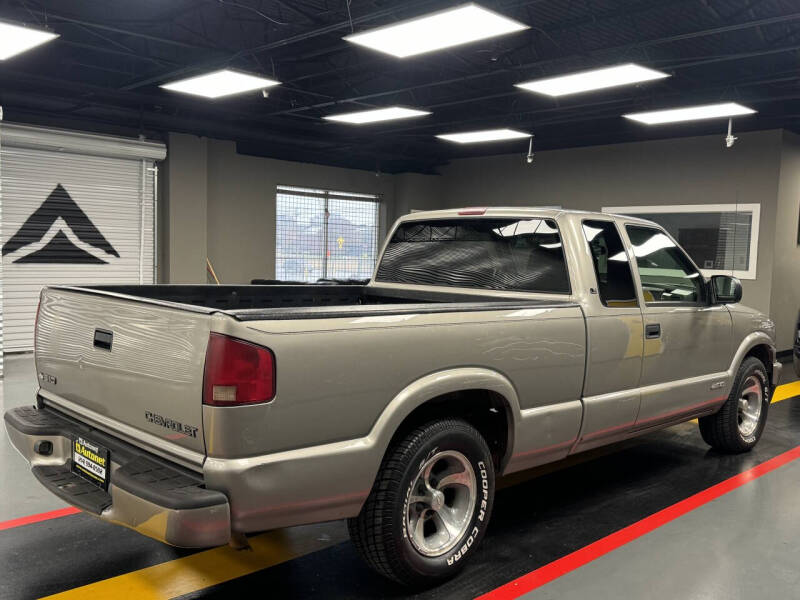 2002 Chevrolet S-10 LS photo 6