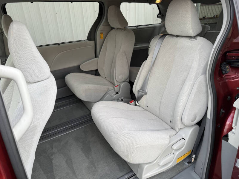 2014 Toyota Sienna LE 8-Passenger