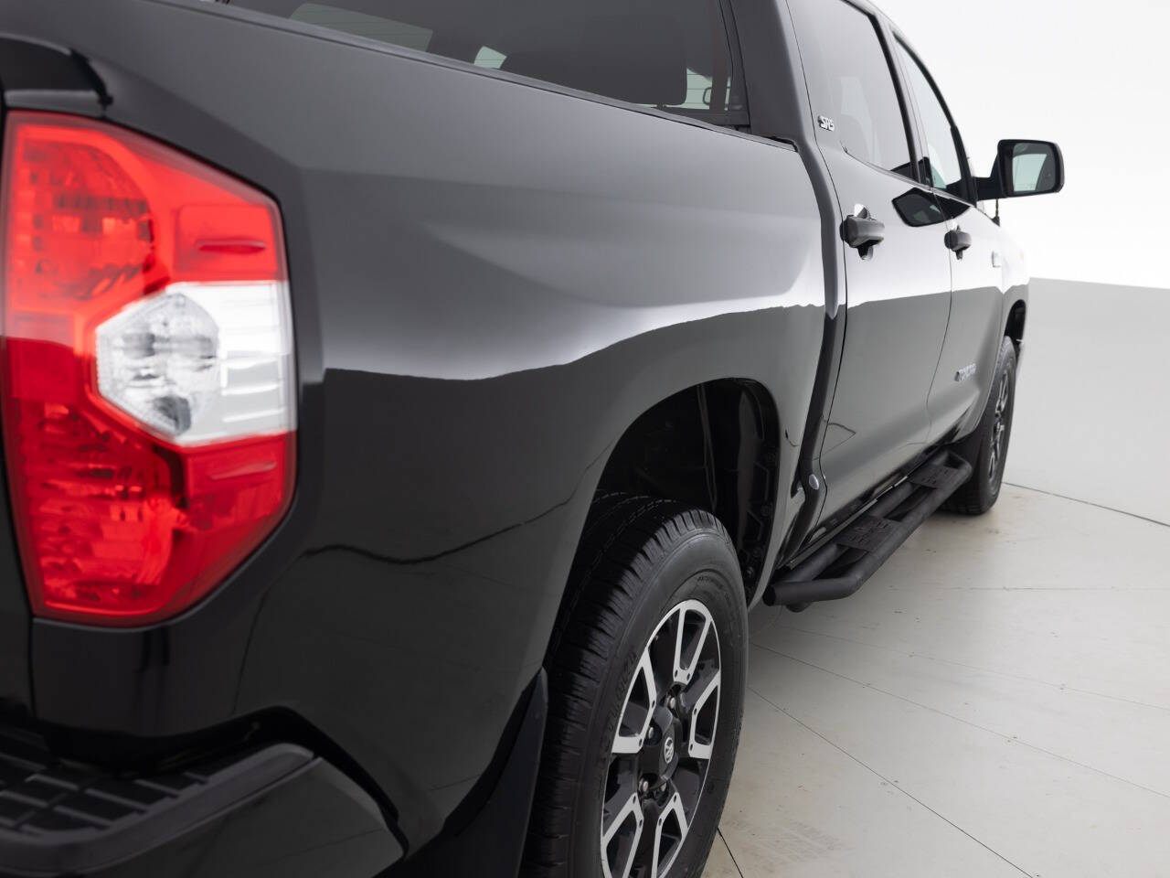 Used Car 2018 Toyota Tundra  Sr5 4x4 4dr Crewmax Cab Pickup Sb (5.7l V8) For Sale Under $30,000 In Coal City, Illinois
