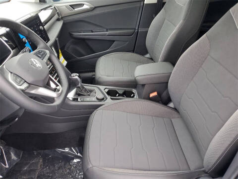 2025 Volkswagen Taos SE Black 4Motion