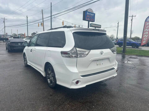 2011 Toyota Sienna SE 8-Passenger