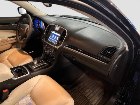 2023 Chrysler 300 Touring L