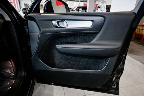 2021 Volvo XC40 T4 Momentum