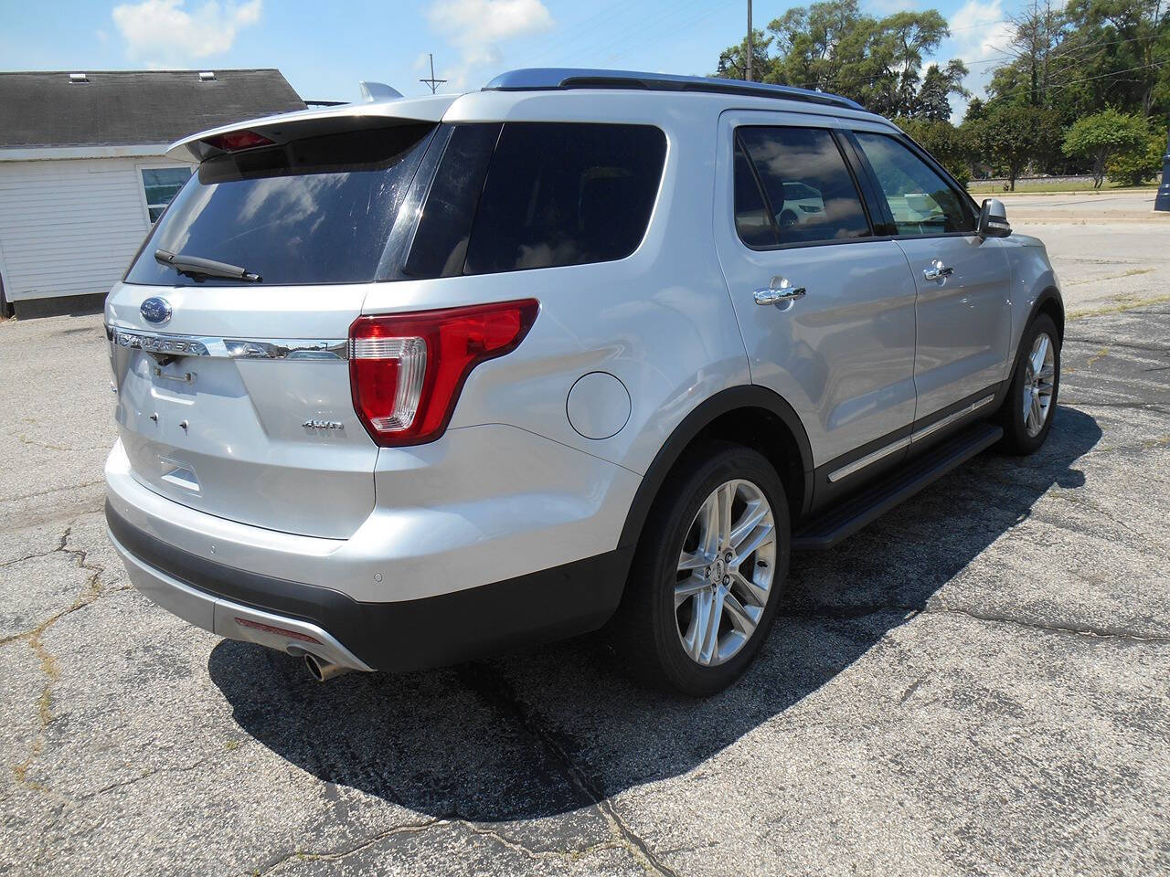 View vehicle photo 5