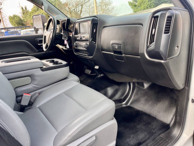 2022 Chevrolet Silverado 5500HD