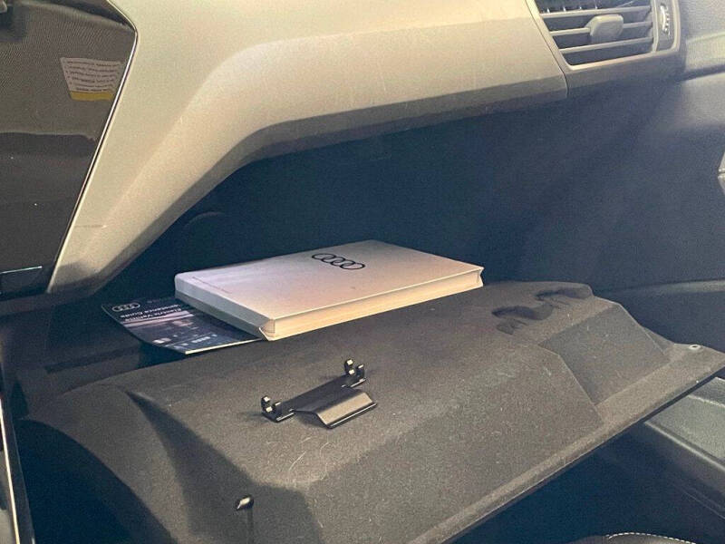 2022 Audi e-tron quattro Premium Plus