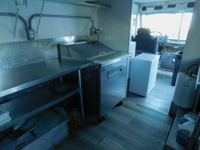 1999 Freightliner MT45 Chassis