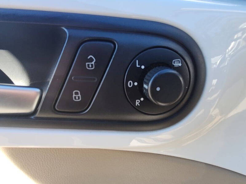 2013 Volkswagen Beetle Convertible