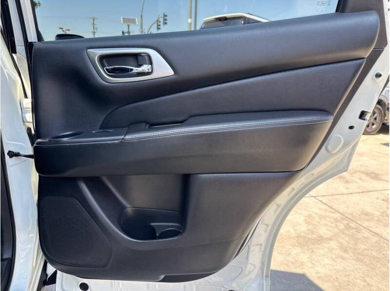 2020 Nissan Pathfinder SL