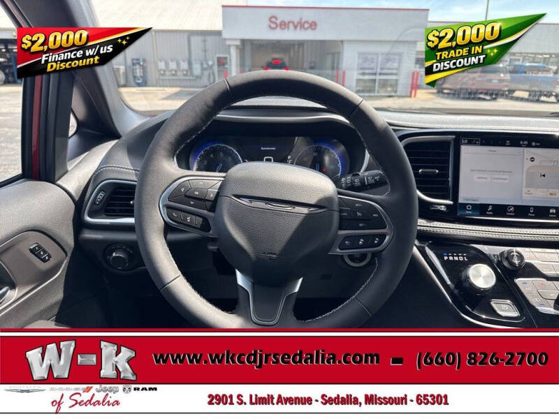 2027 Chrysler Pacifica Select