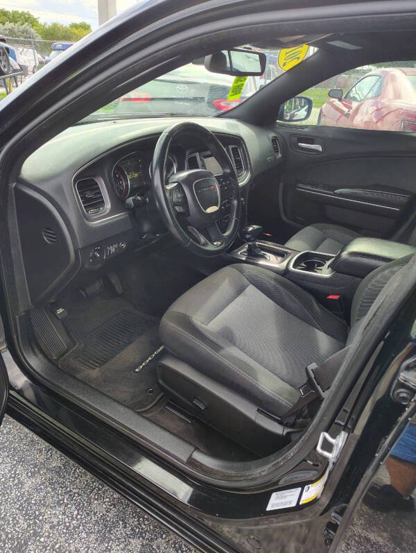 2016 Dodge Charger SE