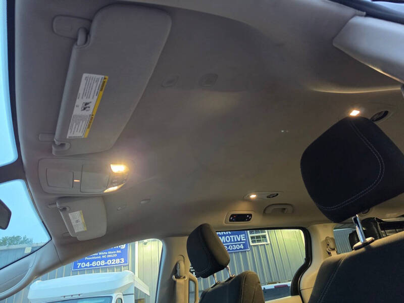 2021 Chrysler Voyager LX