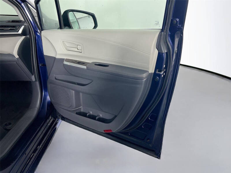 2022 Toyota Sienna LE 8-Passenger