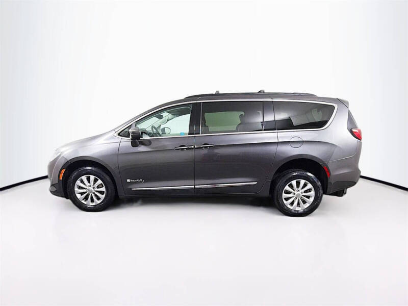 2017 Chrysler Pacifica Touring-L