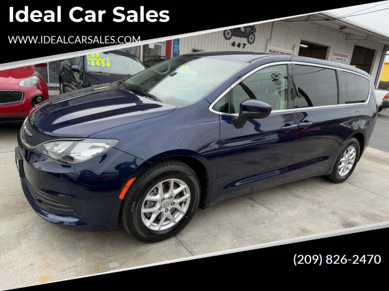 2018 Chrysler Pacifica for sale at Ideal Car Sales in Los Banos CA