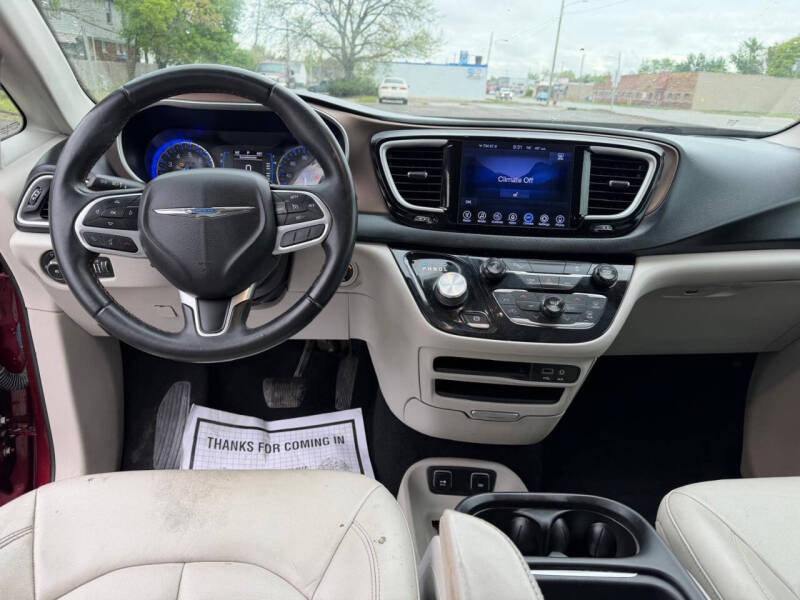 2017 Chrysler Pacifica Touring-L