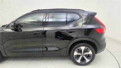 2024 Volvo XC40 B5 Plus Dark Theme