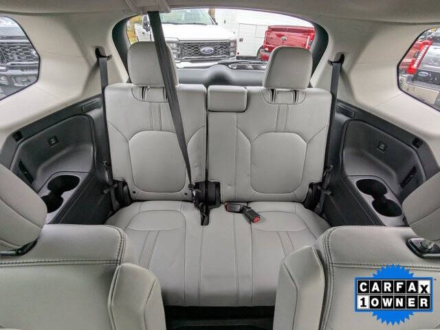 2023 Honda Pilot EX-L w/Rear Captain's Chairs