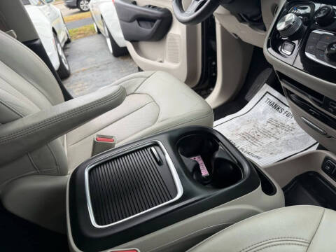 2017 Chrysler Pacifica Touring-L Plus