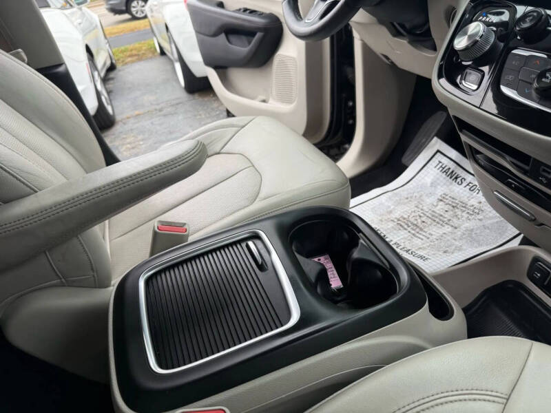 2017 Chrysler Pacifica Touring-L Plus