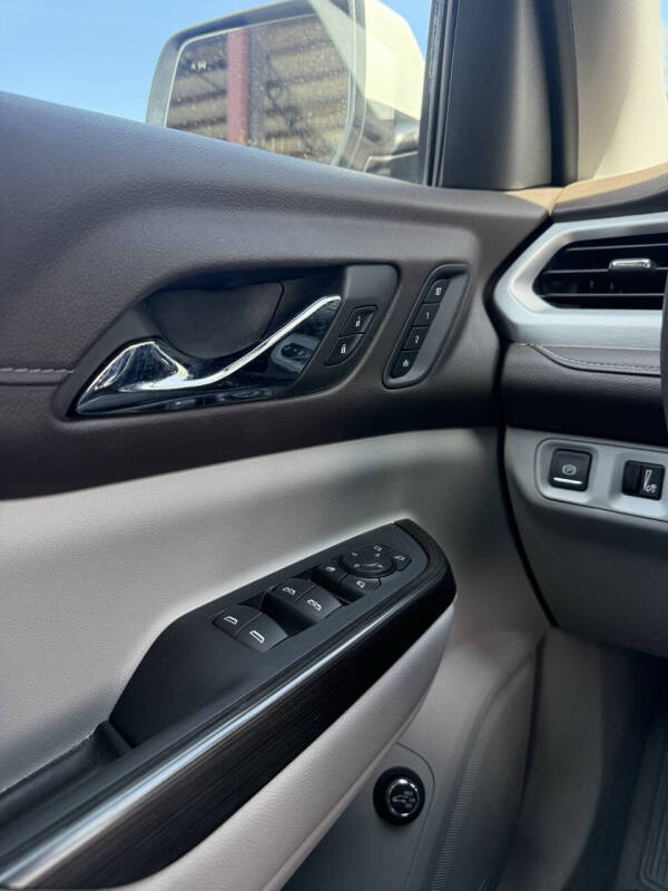 2022 GMC Acadia SLT