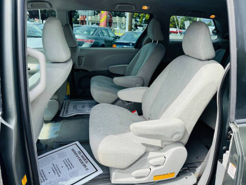 2012 Toyota Sienna Base 7-Passenger