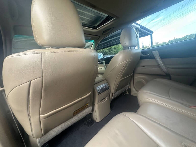 2013 Toyota Highlander SE