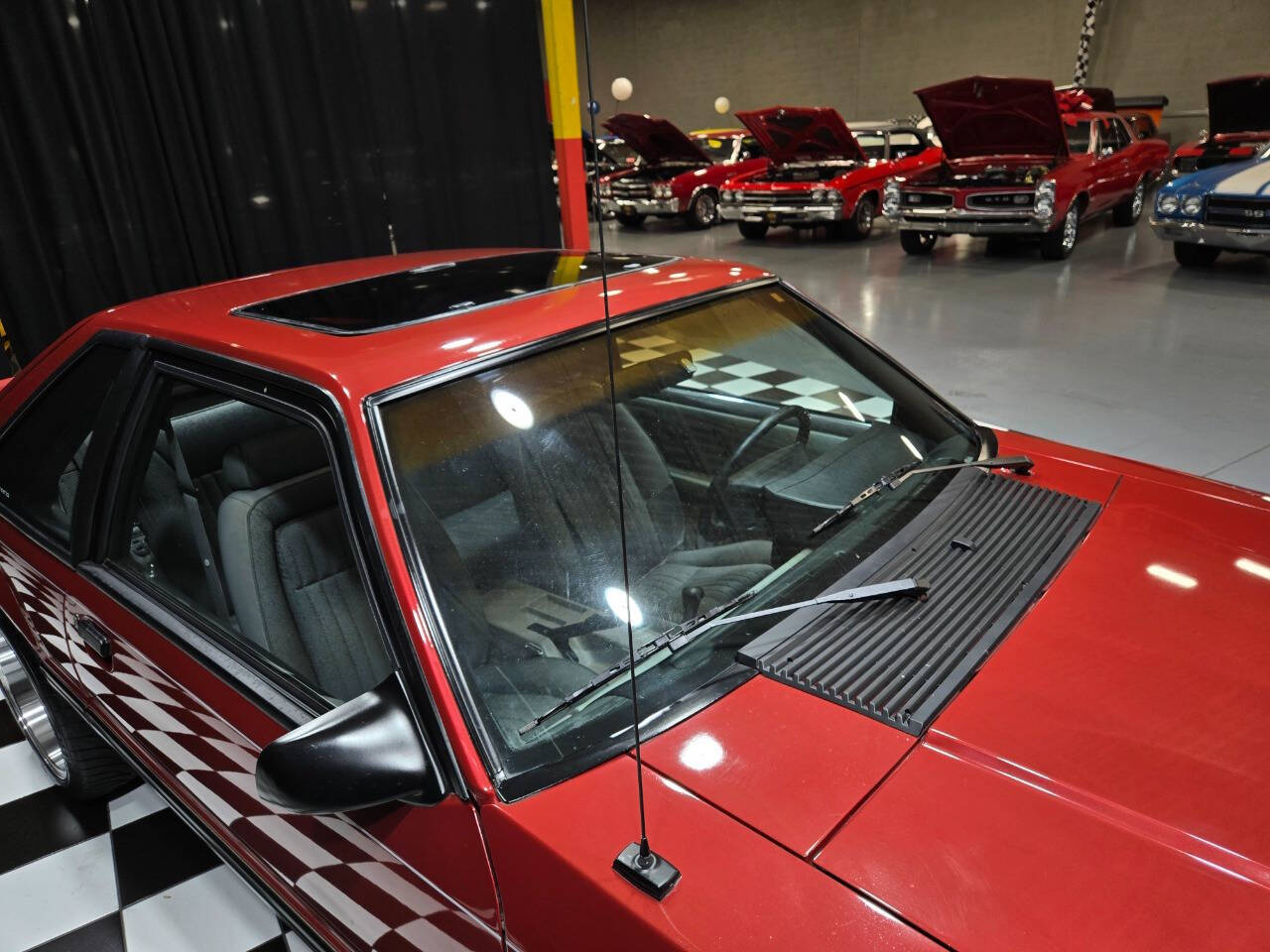 1990 Ford Mustang 38