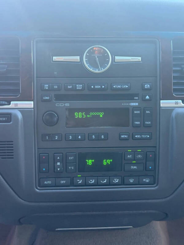 2007 Lincoln Town Car Signature Limited