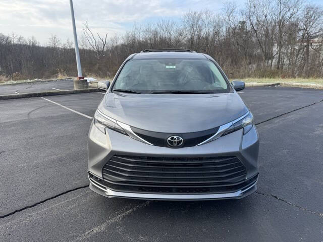 2026 Toyota Sienna LE 8-Passenger