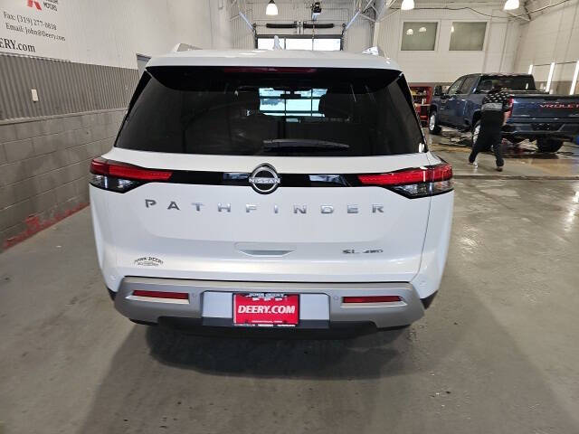 2025 Nissan Pathfinder SL