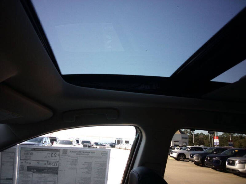 2025 Nissan Pathfinder Platinum