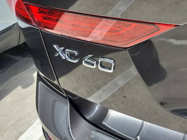 2024 Volvo XC60 Recharge T8 Ultimate Dark Theme