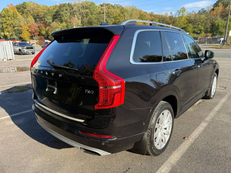 2017 Volvo XC90 T6 Momentum