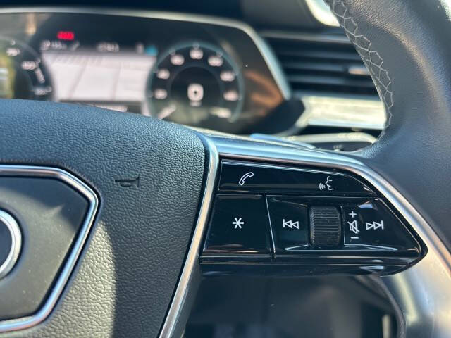 2022 Audi e-tron quattro Premium Plus