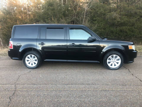2010 Ford Flex for sale at Monroe Auto's, LLC in Parsons TN