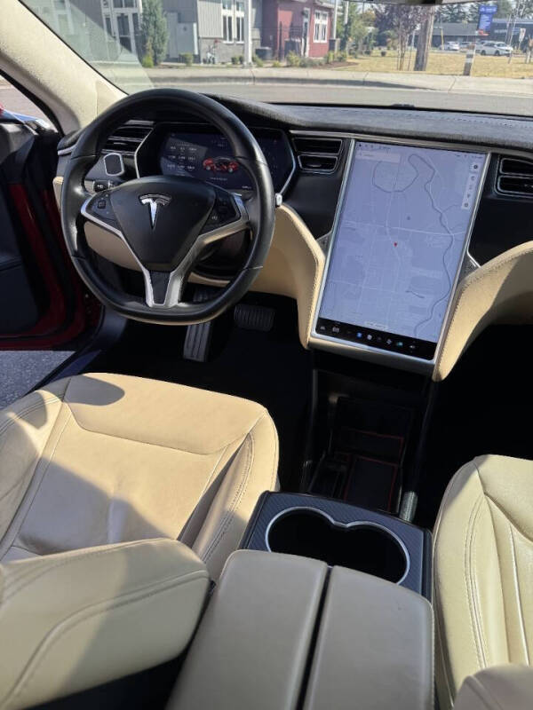 2015 Tesla Model S 90D