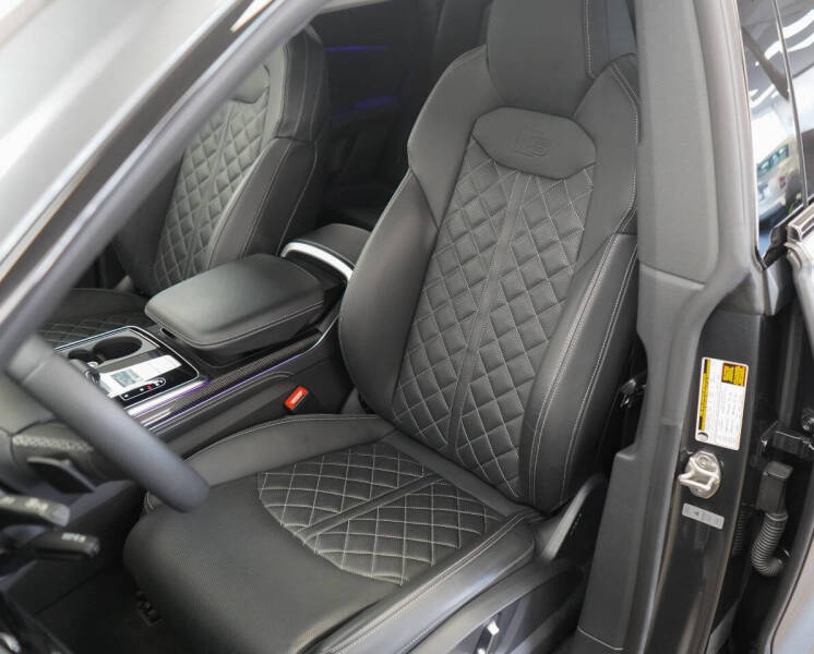 2023 Audi SQ8 4.0T quattro Premium Plus