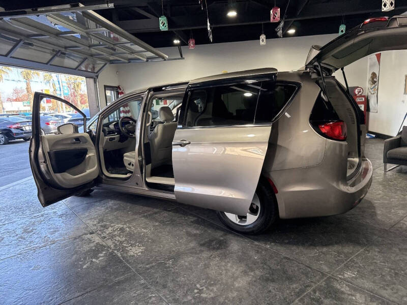 2018 Chrysler Pacifica Hybrid Touring Plus