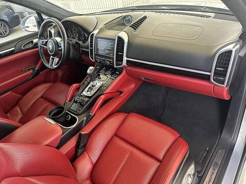 2016 Porsche Cayenne GTS