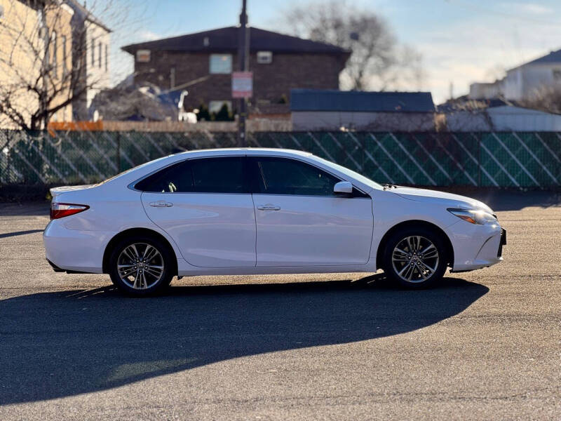 2015 Toyota Camry SE photo 5