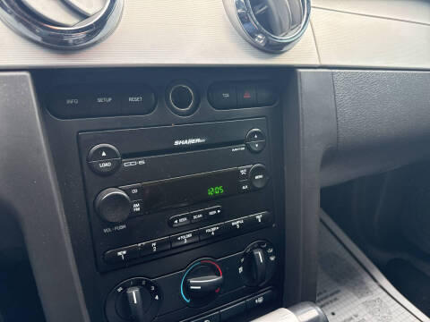 2006 Ford Mustang V6 Deluxe