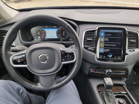 2017 Volvo XC90 T6 Momentum