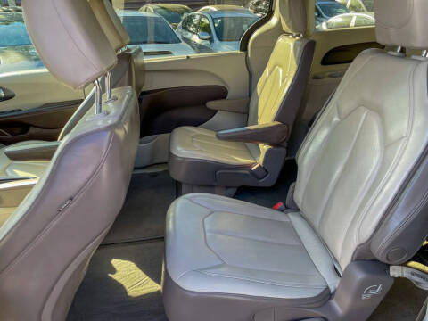 2020 Chrysler Voyager LXi