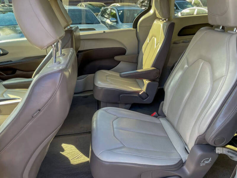 2020 Chrysler Voyager LXi