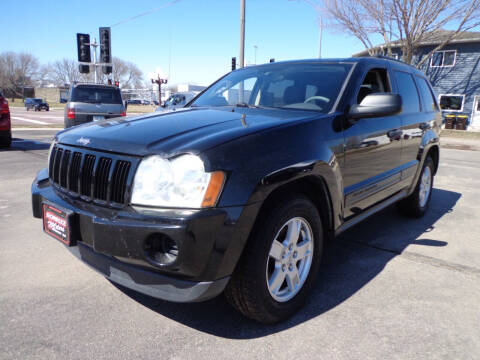 2006 Jeep Grand Cherokee for sale at SCHULTZ MOTORS in Fairmont MN