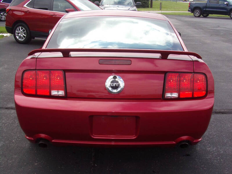 2005 Ford Mustang GT Deluxe