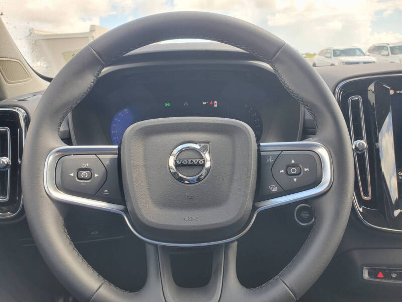 2026 Volvo XC40 B5 Plus