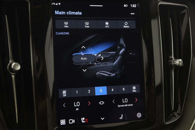 2023 Volvo XC60 B5 Plus Bright Theme